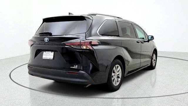 2024 Toyota Sienna LE AWD 8-Seater w/ Plus Package & Moonroof - 23089221 - 4