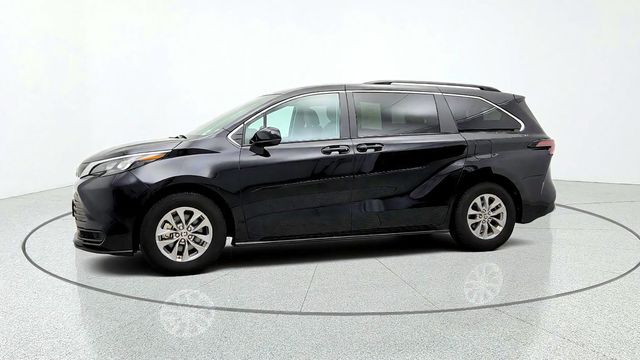 2024 Toyota Sienna LE AWD 8-Seater w/ Plus Package & Moonroof - 23089221 - 7