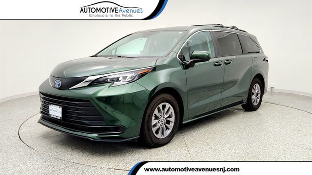 2024 Toyota Sienna LE w/ 8-Person Seating, Power Sliding Doors & Tri-Zone Climate - 23000132 - 0