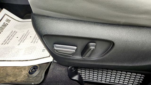 2024 Toyota Sienna LE w/ 8-Person Seating, Power Sliding Doors & Tri-Zone Climate - 23000132 - 10