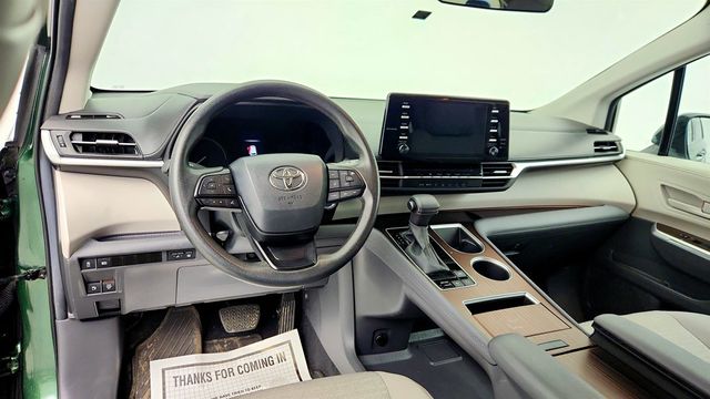 2024 Toyota Sienna LE w/ 8-Person Seating, Power Sliding Doors & Tri-Zone Climate - 23000132 - 11