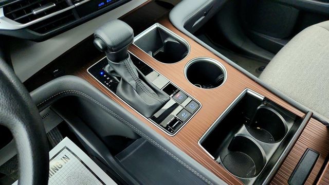 2024 Toyota Sienna LE w/ 8-Person Seating, Power Sliding Doors & Tri-Zone Climate - 23000132 - 15