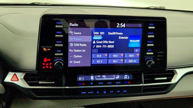 2024 Toyota Sienna LE w/ 8-Person Seating, Power Sliding Doors & Tri-Zone Climate - 23000132 - 17