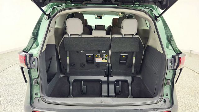 2024 Toyota Sienna LE w/ 8-Person Seating, Power Sliding Doors & Tri-Zone Climate - 23000132 - 21
