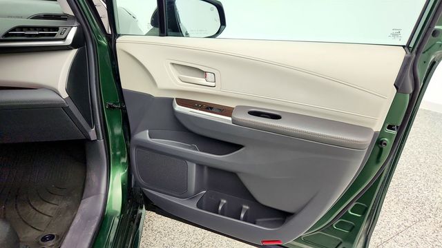 2024 Toyota Sienna LE w/ 8-Person Seating, Power Sliding Doors & Tri-Zone Climate - 23000132 - 25
