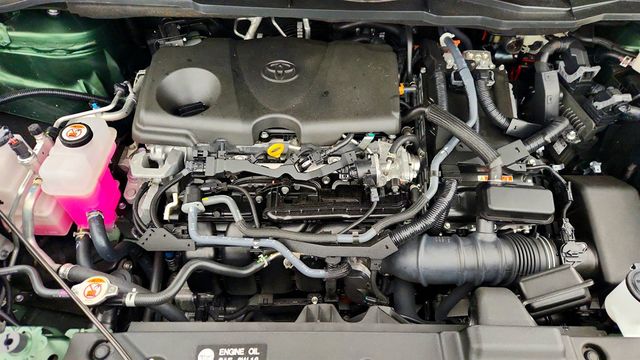 2024 Toyota Sienna LE w/ 8-Person Seating, Power Sliding Doors & Tri-Zone Climate - 23000132 - 26