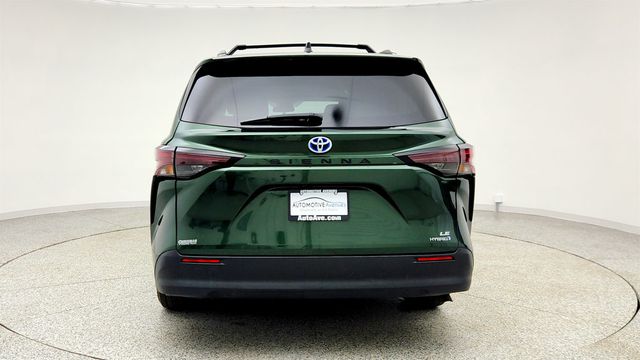 2024 Toyota Sienna LE w/ 8-Person Seating, Power Sliding Doors & Tri-Zone Climate - 23000132 - 5