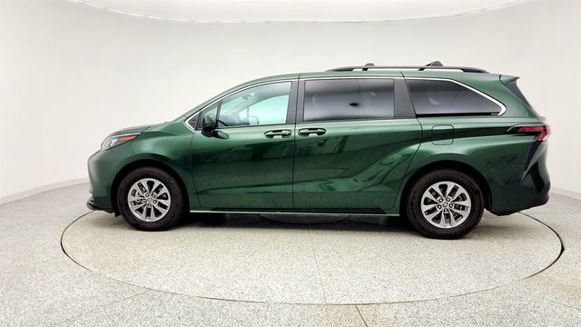2024 Toyota Sienna LE w/ 8-Person Seating, Power Sliding Doors & Tri-Zone Climate - 23000132 - 7
