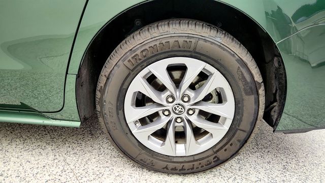 2024 Toyota Sienna LE w/ 8-Person Seating, Power Sliding Doors & Tri-Zone Climate - 23000132 - 8