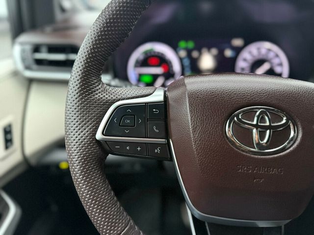 2024 Toyota Sienna Platinum FWD 7-Passenger - 22946809 - 11