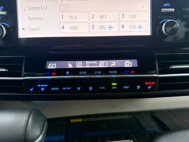 2024 Toyota Sienna Platinum FWD 7-Passenger - 22946809 - 16