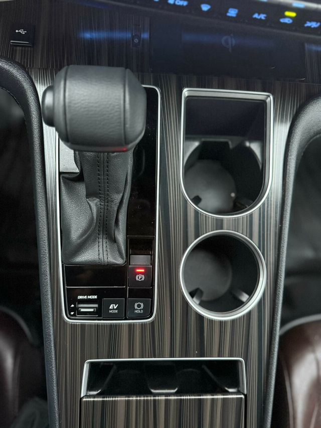 2024 Toyota Sienna Platinum FWD 7-Passenger - 22946809 - 17