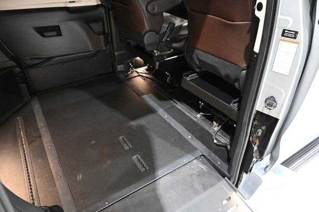 2024 Toyota Sienna Platinum FWD 7-Passenger - 23020011 - 18