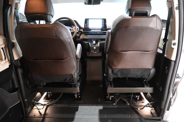 2024 Toyota Sienna Platinum FWD 7-Passenger - 23020011 - 19