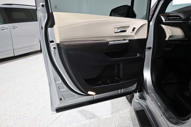 2024 Toyota Sienna Platinum FWD 7-Passenger - 23020011 - 32