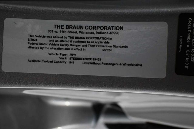 2024 Toyota Sienna Platinum FWD 7-Passenger - 23020011 - 37
