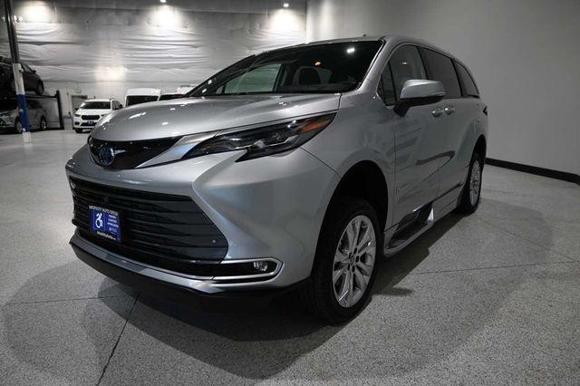 2024 Toyota Sienna Platinum FWD 7-Passenger - 23082129 - 9