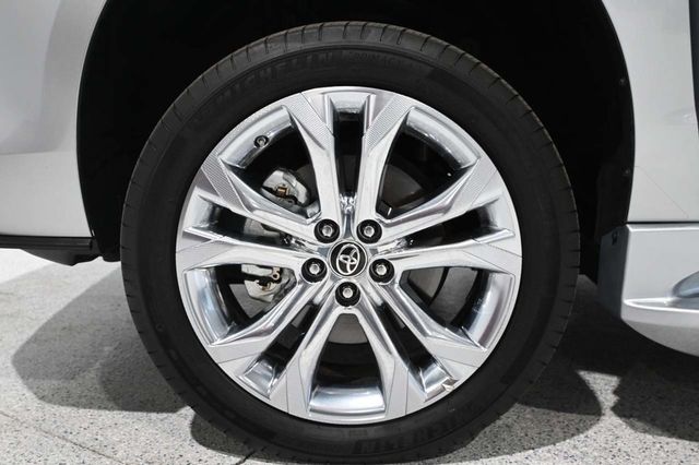 2024 Toyota Sienna Platinum FWD 7-Passenger - 23082129 - 11