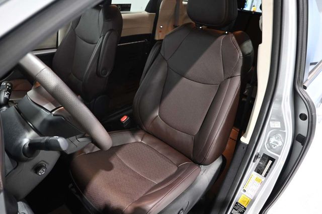 2024 Toyota Sienna Platinum FWD 7-Passenger - 23082129 - 13