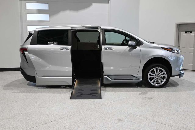 2024 Toyota Sienna Platinum FWD 7-Passenger - 23082129 - 16
