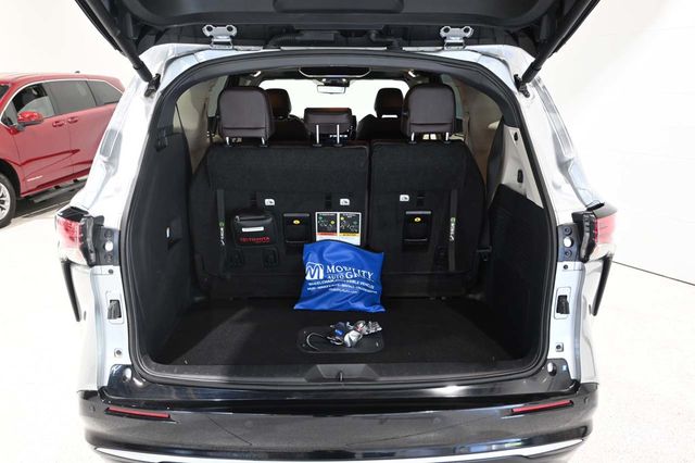2024 Toyota Sienna Platinum FWD 7-Passenger - 23082129 - 24