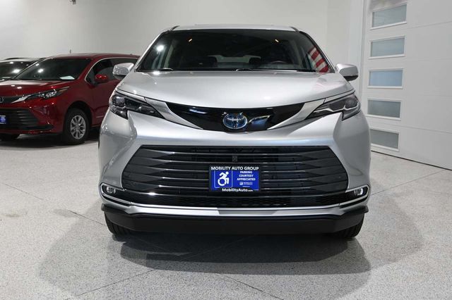 2024 Toyota Sienna Platinum FWD 7-Passenger - 23082129 - 3