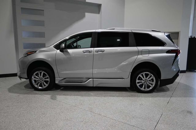 2024 Toyota Sienna Platinum FWD 7-Passenger - 23082129 - 8