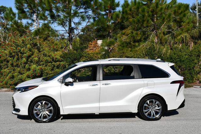 2024 Toyota Sienna Platinum FWD 7-Passenger Van W/Special Paint - 22955213 - 2