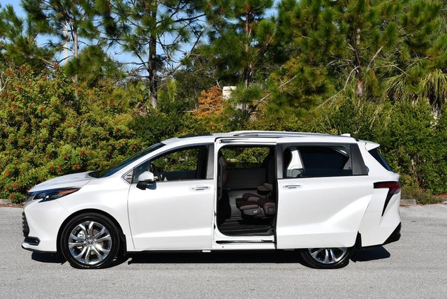 2024 Toyota Sienna Platinum FWD 7-Passenger Van W/Special Paint - 22955213 - 32