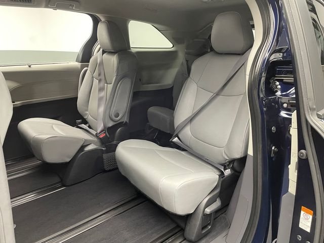 2024 Toyota Sienna XLE AWD 7-Passenger - 22977016 - 33