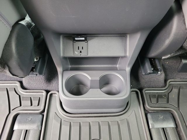 2024 Toyota Sienna XLE FWD 7-Passenger - 22938756 - 12