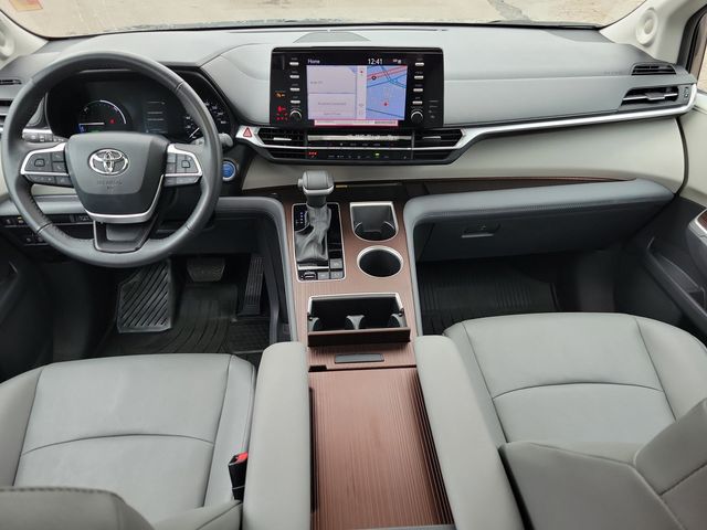 2024 Toyota Sienna XLE FWD 7-Passenger - 22938756 - 13