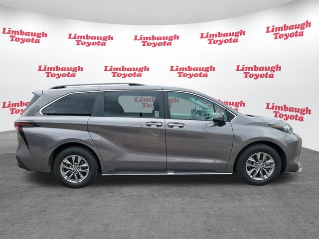 2024 Toyota Sienna XLE FWD 7-Passenger - 22938756 - 1