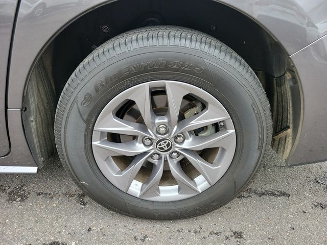 2024 Toyota Sienna XLE FWD 7-Passenger - 22938756 - 28