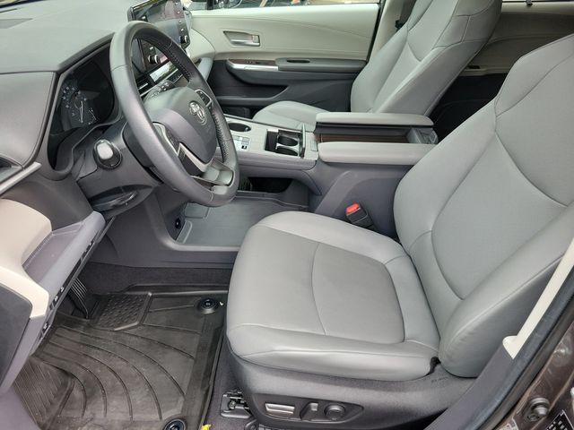 2024 Toyota Sienna XLE FWD 7-Passenger - 22938756 - 3