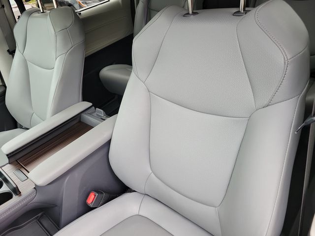 2024 Toyota Sienna XLE FWD 7-Passenger - 22938756 - 5
