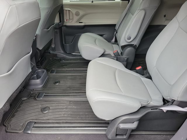 2024 Toyota Sienna XLE FWD 7-Passenger - 22938756 - 8