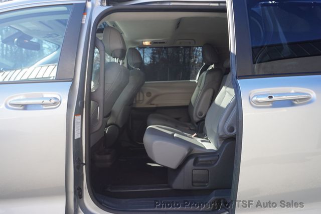 2024 Toyota Sienna XLE FWD 7-Passenger - 22964037 - 11