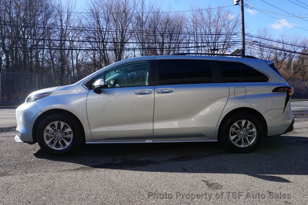 2024 Toyota Sienna XLE FWD 7-Passenger - 22964037 - 3