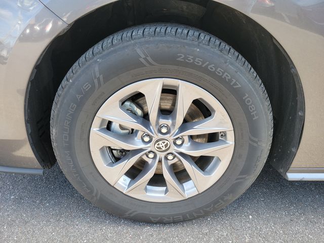 2024 Toyota Sienna XLE FWD 8-Passenger - 22973250 - 25