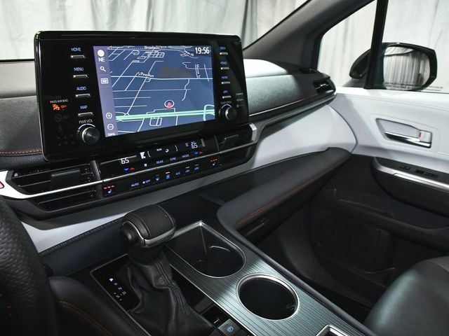 2024 Toyota Sienna XSE - 23003069 - 33