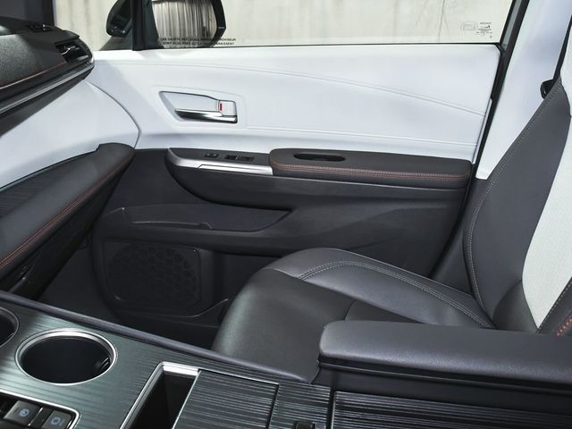 2024 Toyota Sienna XSE - 23003069 - 37
