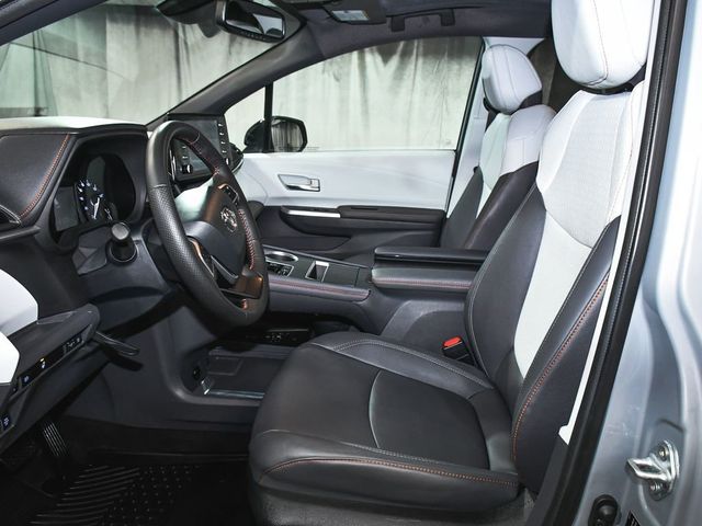 2024 Toyota Sienna XSE - 23003069 - 38