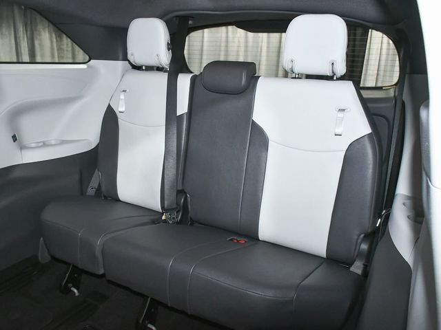 2024 Toyota Sienna XSE - 23003069 - 46
