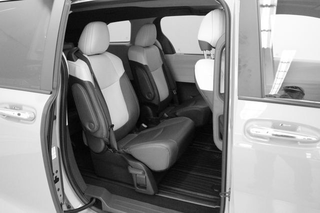 2024 Toyota Sienna XSE - 23077075 - 52