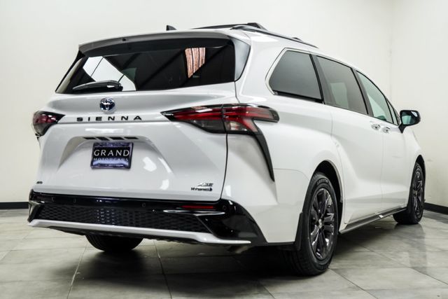 2024 Toyota Sienna XSE AWD 7-Passenger - 23084250 - 11