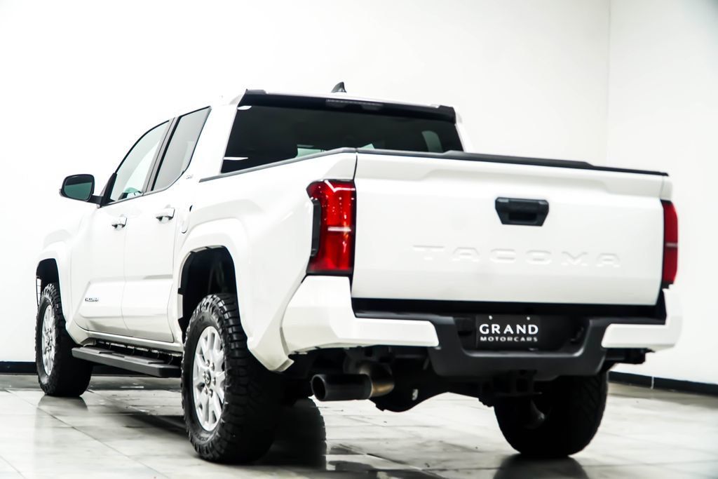 Toyota Tacoma photo 11