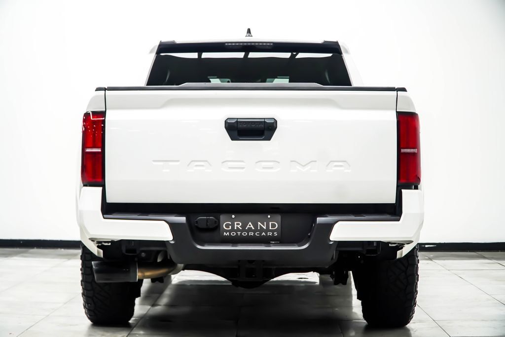 Toyota Tacoma photo 12
