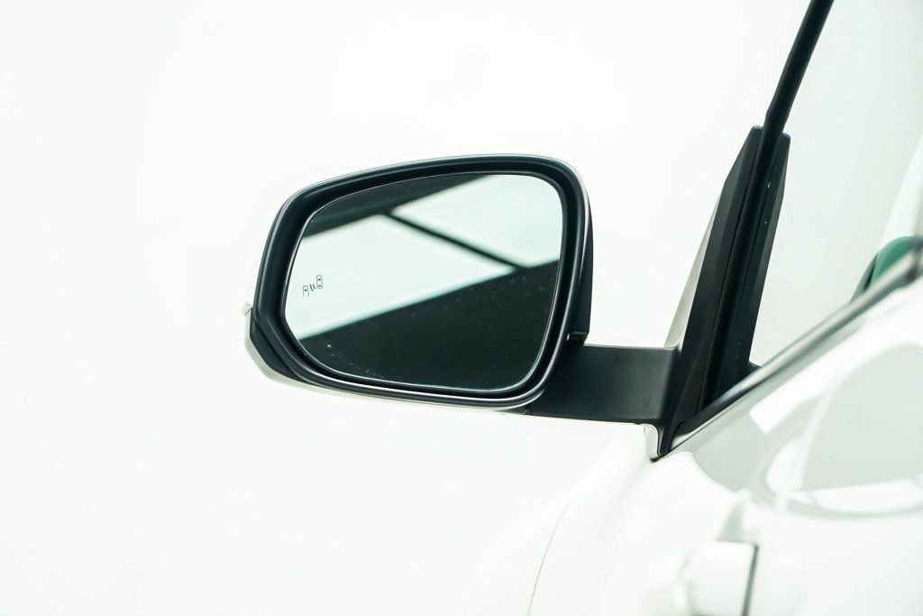 Toyota Tacoma photo 15