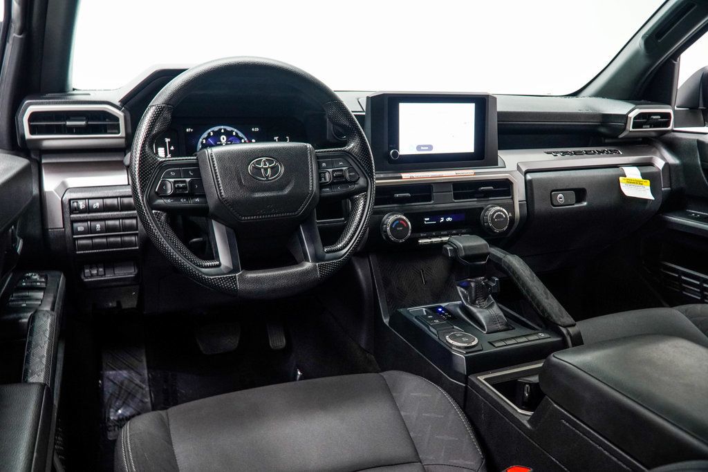 Toyota Tacoma photo 16